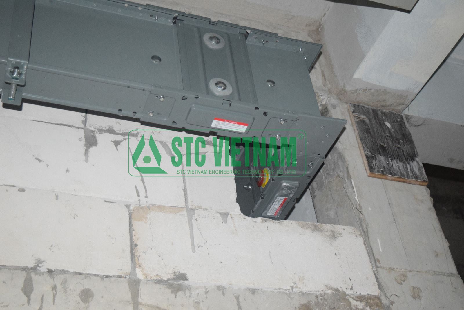Installation of Busway 1600 A