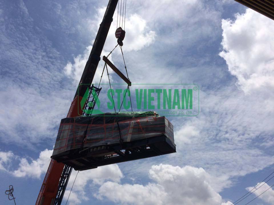 Unloading the generator installation container