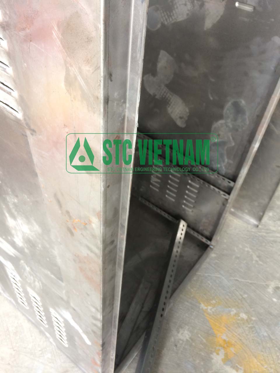 Tủ điều khiển đóng thô