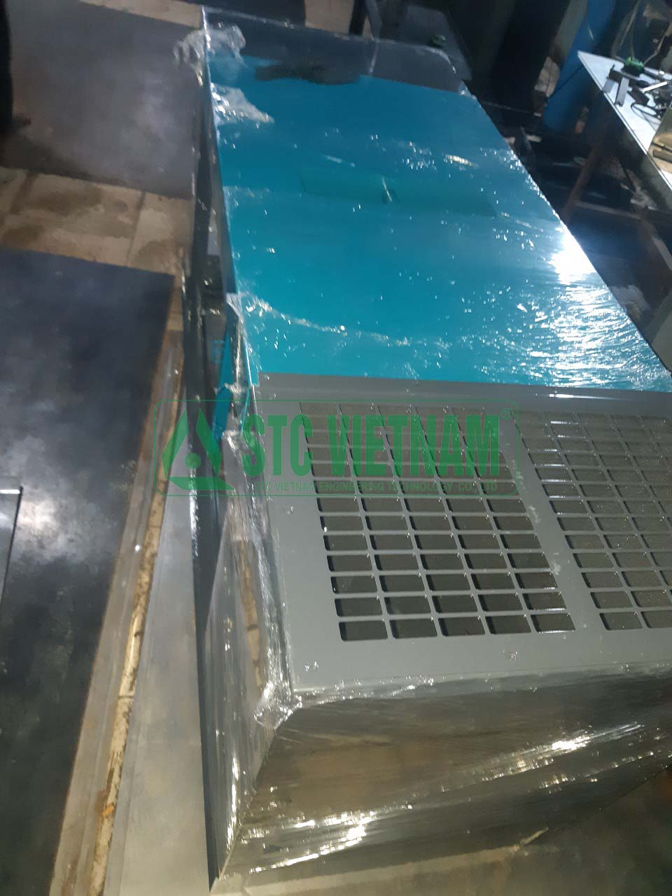 Machining the soundproof casing of Denyo generator