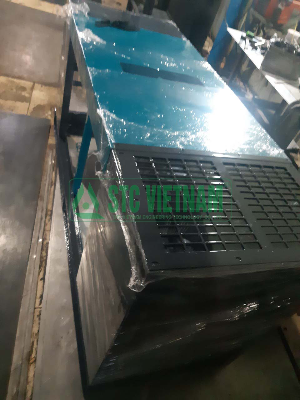 Machining the soundproof casing of Denyo generator