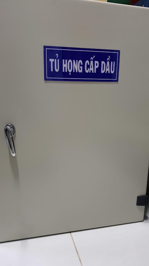 Level indicator oil supply throat cabinet